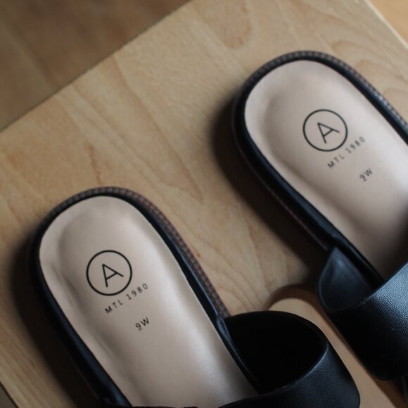 A MTL 1980 | NWOT Sandal Flats w Buckle - Picture 3 of 8